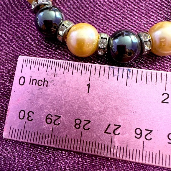 ❤️ $18 NWT Hematite with Simulated  Pearl Beaded Bracelet - Picture 3 of 4